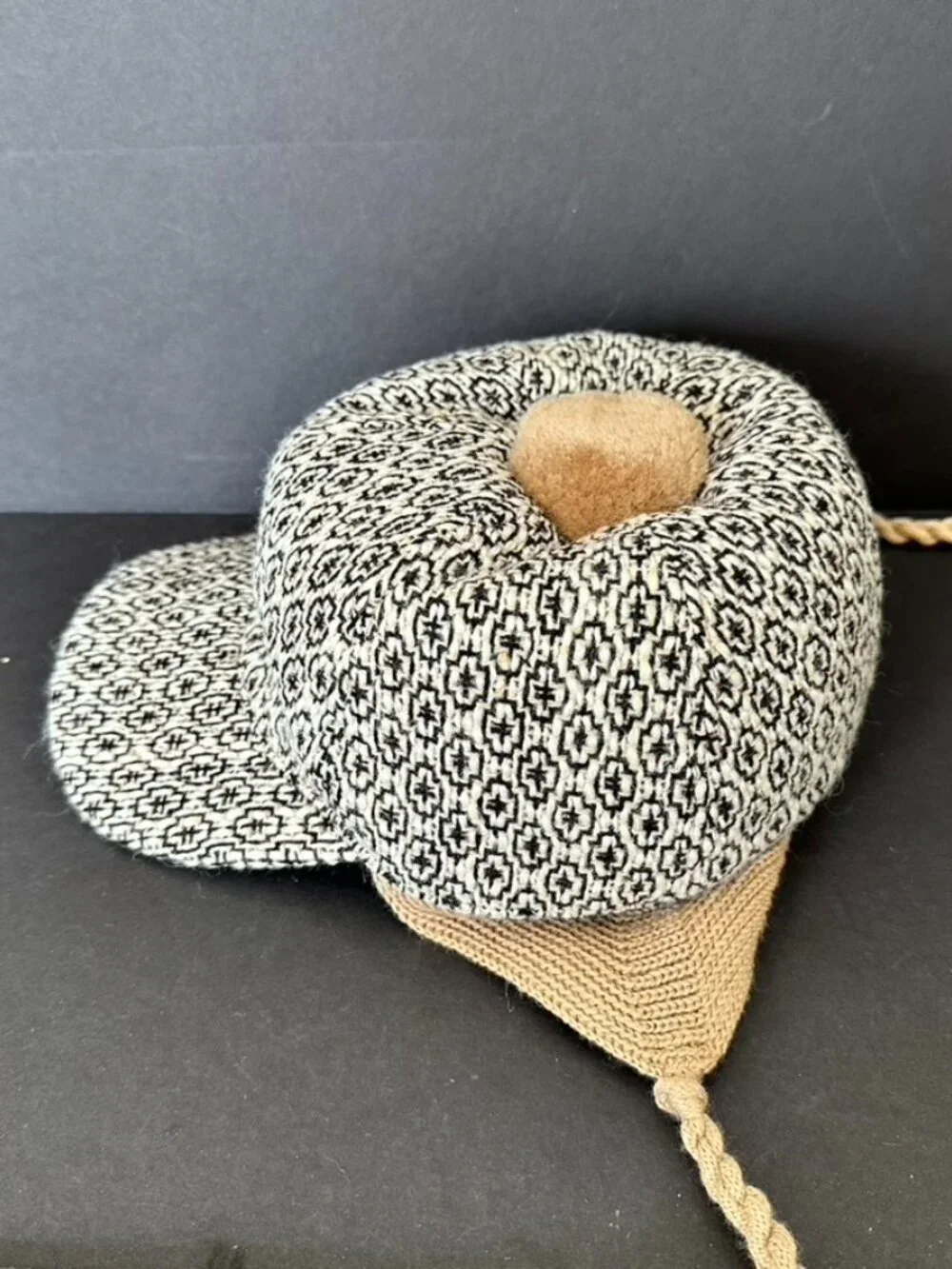Gucci Mens Peruviano Tapestry Ear Flap Tasselled Cap in Beige